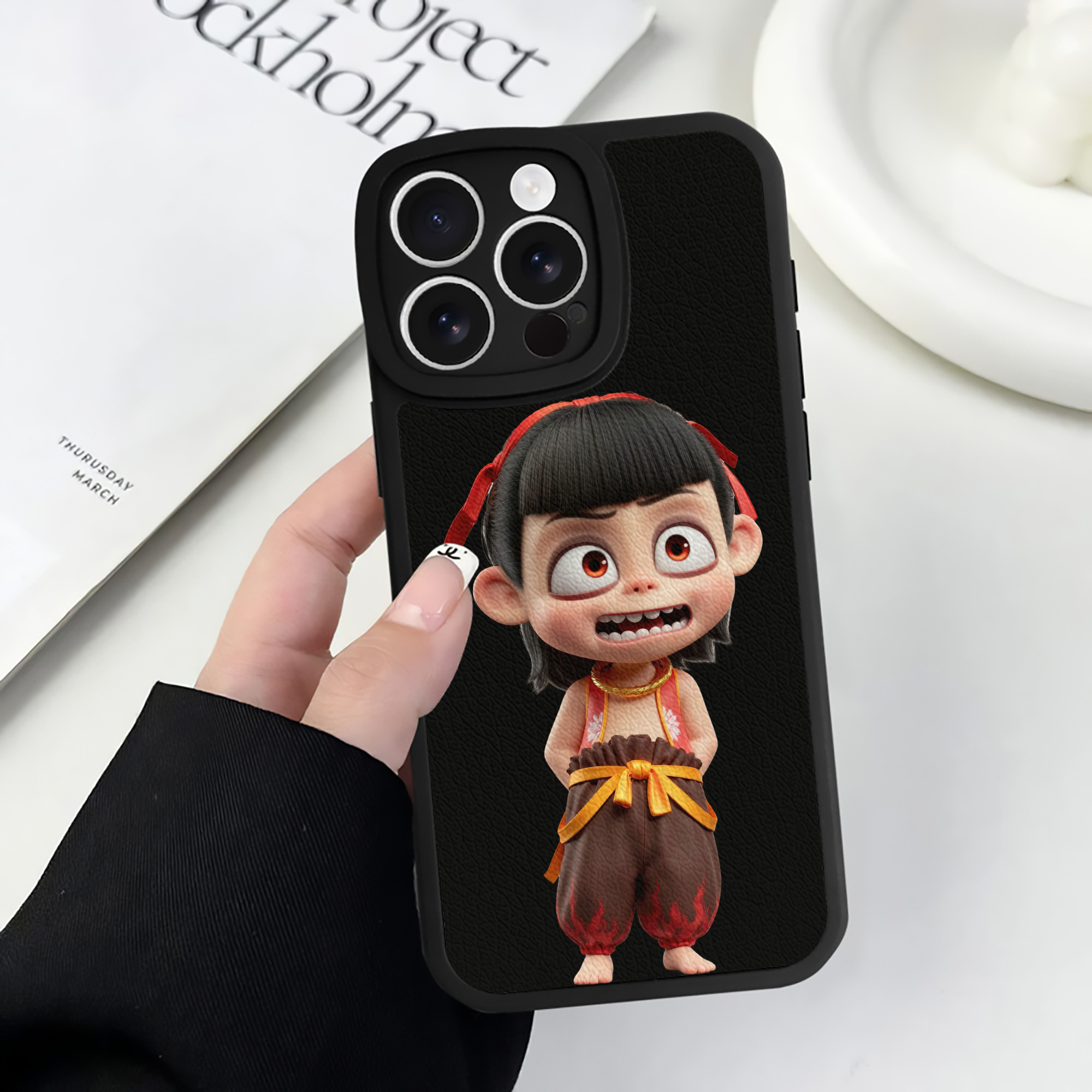 （画像用） Ne Zha 2 ナタ 魔童の大暴れ 【iPhone 16シリーズ対応】シリコンスマホケース（レザー調） 材質：シリコン